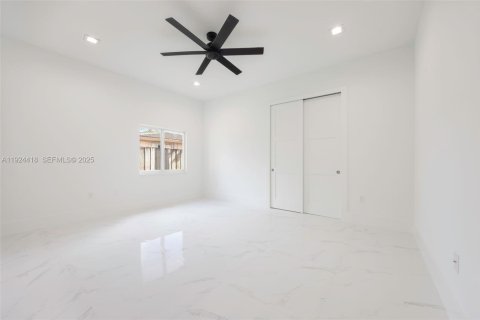 Casa en venta en Miami, Florida, 5 dormitorios, 255.85 m2 № 1983784 - foto 21