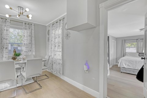 Купить виллу или дом в Уэст-Палм-Бич, Флорида 5 комнат, 97.36м2, № 2084189 - фото 19