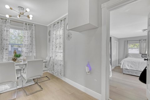 Купить виллу или дом в Уэст-Палм-Бич, Флорида 5 комнат, 97.36м2, № 2084189 - фото 18