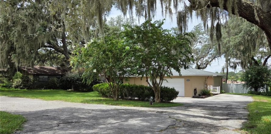 Villa ou maison à Leesburg, Floride 3 chambres, 211.82 m2 № 2126434
