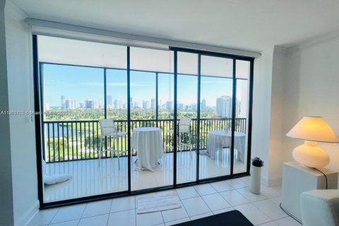 Снять в аренду кондоминиум в Авентура, Флорида 2 спальни, 121.98м2, № 1971247 - фото 6