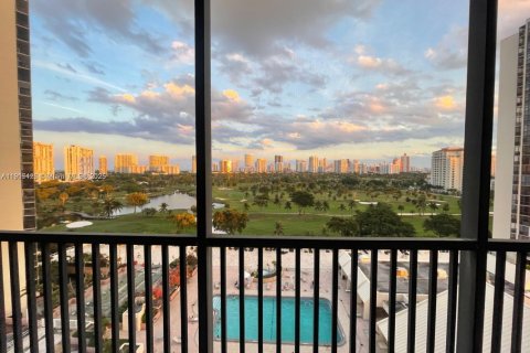 Снять в аренду кондоминиум в Авентура, Флорида 2 спальни, 121.98м2, № 1971247 - фото 1