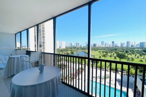 Снять в аренду кондоминиум в Авентура, Флорида 2 спальни, 121.98м2, № 1971247 - фото 2