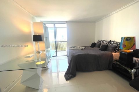 Снять в аренду кондоминиум в Авентура, Флорида 2 спальни, 121.98м2, № 1971247 - фото 17