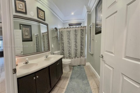 Villa ou maison à vendre à Hollywood, Floride: 4 chambres, 253.16 m2 № 1975558 - photo 11