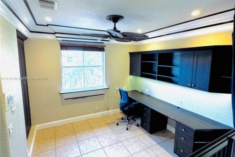 Villa ou maison à vendre à Hollywood, Floride: 4 chambres, 253.16 m2 № 1975558 - photo 10