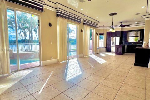 Villa ou maison à vendre à Hollywood, Floride: 4 chambres, 253.16 m2 № 1975558 - photo 4