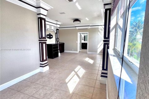 Villa ou maison à vendre à Hollywood, Floride: 4 chambres, 253.16 m2 № 1975558 - photo 8