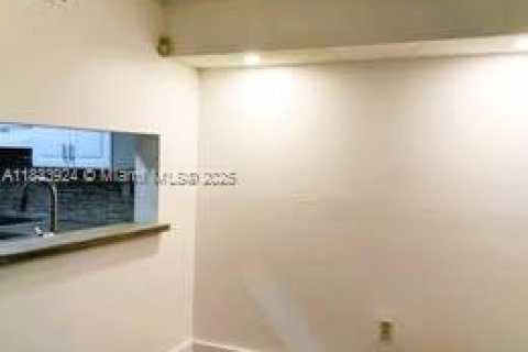 Купить кондоминиум в Майами, Флорида 2 спальни, 83.43м2, № 1814820 - фото 4