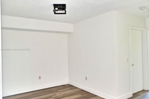 Купить кондоминиум в Майами, Флорида 2 спальни, 83.43м2, № 1814820 - фото 13