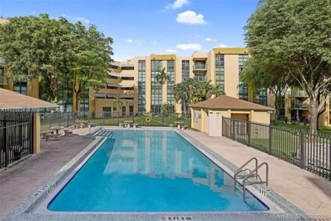 Купить кондоминиум в Майами, Флорида 2 спальни, 83.43м2, № 1814820 - фото 8