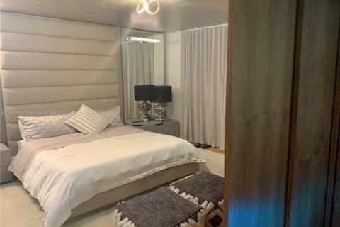 Condominio en alquiler en Surfside, Florida, 2 dormitorios, 149.94 m2 № 2012961 - foto 10