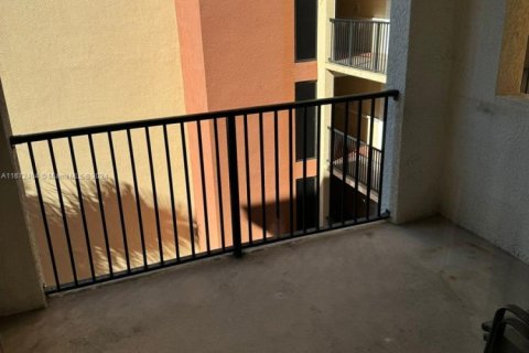 Condo in Sunny Isles Beach, Florida, 2 bedrooms № 1764161 - photo 9