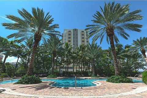 Condo in Sunny Isles Beach, Florida, 2 bedrooms № 1764161 - photo 13