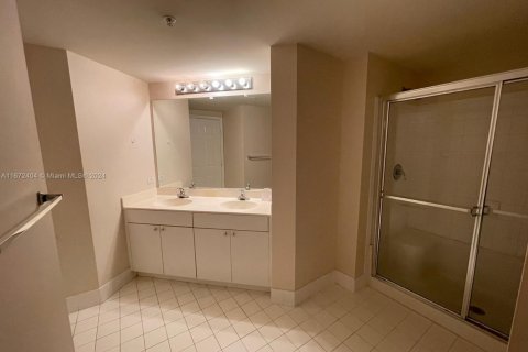 Condo in Sunny Isles Beach, Florida, 2 bedrooms № 1764161 - photo 6