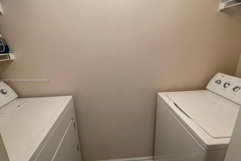 Condo in Sunny Isles Beach, Florida, 2 bedrooms № 1764161 - photo 12