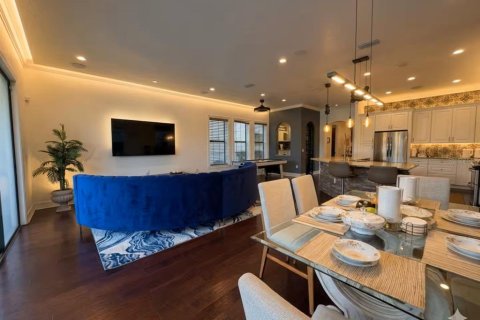 House in Four Corners, Florida 8 bedrooms, 399.48 sq.m. № 2200839 - photo 4