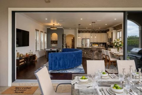 House in Four Corners, Florida 8 bedrooms, 399.48 sq.m. № 2200839 - photo 9
