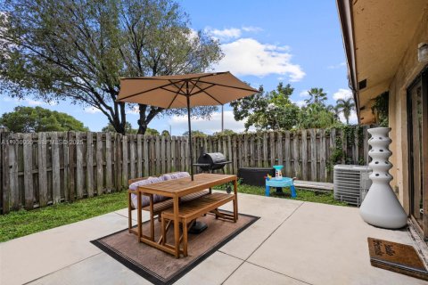 Touwnhouse à vendre à Sunrise, Floride: 3 chambres, 123.56 m2 № 1989869 - photo 23