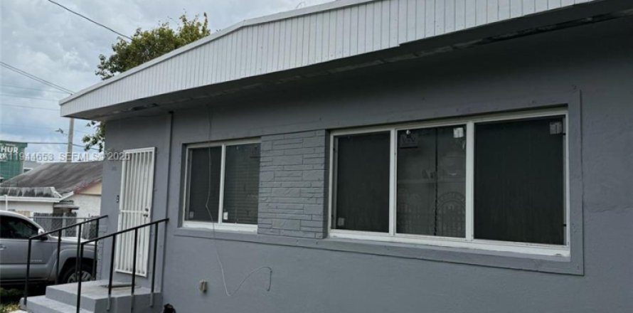 Immobilier commercial à Miami, Floride 127.83 m2 № 2001348