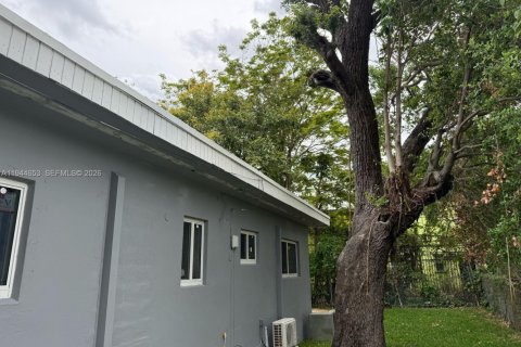 Immobilier commercial à vendre à Miami, Floride: 127.83 m2 № 2001348 - photo 9