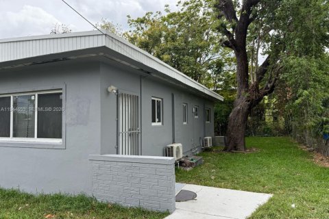 Immobilier commercial à vendre à Miami, Floride: 127.83 m2 № 2001348 - photo 7