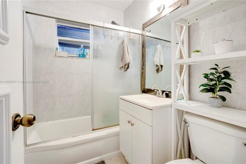 Купить виллу или дом в Холливуд, Флорида 3 спальни, 128.02м2, № 1962494 - фото 29