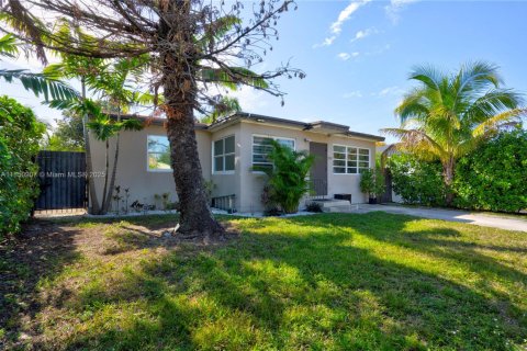 Купить виллу или дом в Холливуд, Флорида 3 спальни, 128.02м2, № 1962494 - фото 11