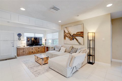 Купить виллу или дом в Холливуд, Флорида 3 спальни, 128.02м2, № 1962494 - фото 27