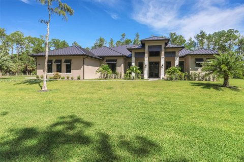 Casa en venta en Naples, Florida, 6 dormitorios № 1927606 - foto 2