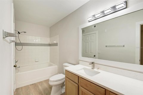 Condominio en alquiler en Sarasota, Florida, 1 dormitorio, 76.37 m2 № 2116299 - foto 6