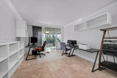 Copropriété à vendre à Miami Beach, Floride: 2 chambres, 141.21 m2 № 2042224 - photo 15