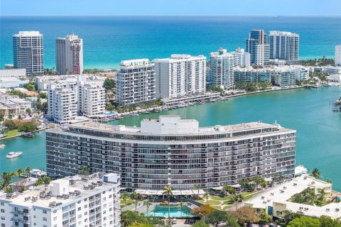 Condo à Miami Beach, Floride, 2 chambres  № 2042224