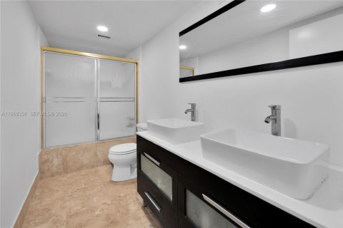 Copropriété à vendre à Miami Beach, Floride: 2 chambres, 141.21 m2 № 2042224 - photo 17