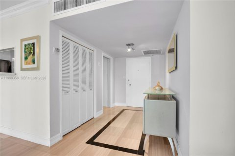 Copropriété à vendre à Miami Beach, Floride: 2 chambres, 141.21 m2 № 2042224 - photo 18