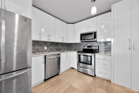 Copropriété à vendre à Miami Beach, Floride: 2 chambres, 141.21 m2 № 2042224 - photo 10