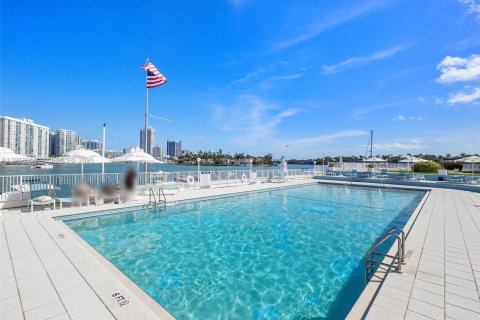 Copropriété à vendre à Miami Beach, Floride: 2 chambres, 141.21 m2 № 2042224 - photo 25