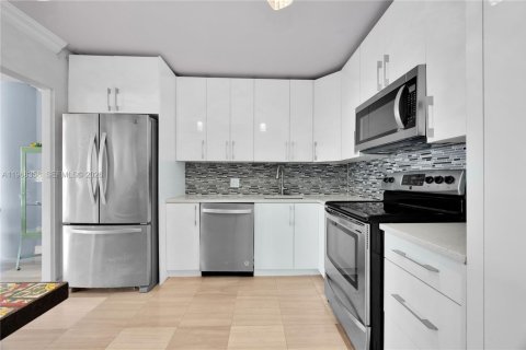 Copropriété à vendre à Miami Beach, Floride: 2 chambres, 141.21 m2 № 2042224 - photo 9