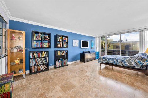 Copropriété à vendre à Miami Beach, Floride: 2 chambres, 141.21 m2 № 2042224 - photo 12