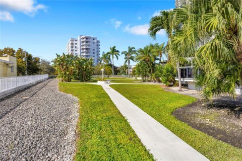 Copropriété à vendre à Miami Beach, Floride: 2 chambres, 141.21 m2 № 2042224 - photo 23