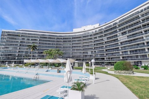 Copropriété à vendre à Miami Beach, Floride: 2 chambres, 141.21 m2 № 2042224 - photo 26