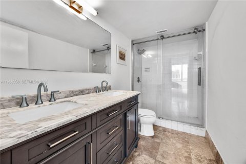 Copropriété à vendre à Miami Beach, Floride: 2 chambres, 141.21 m2 № 2042224 - photo 14