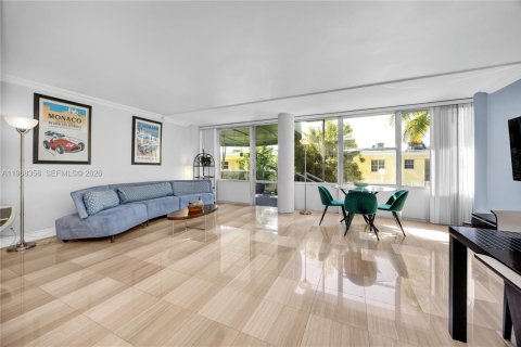 Copropriété à vendre à Miami Beach, Floride: 2 chambres, 141.21 m2 № 2042224 - photo 4