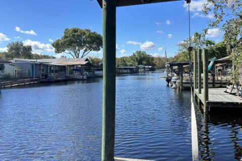House in Satsuma, Florida 2 bedrooms, 97.83 sq.m. № 834546 - photo 1