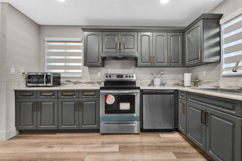 Villa ou maison à louer à Miami Gardens, Floride: 3 chambres № 1997910 - photo 7