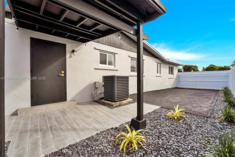 Villa ou maison à louer à Miami Gardens, Floride: 3 chambres № 1997910 - photo 29