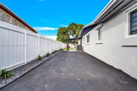 Villa ou maison à louer à Miami Gardens, Floride: 3 chambres № 1997910 - photo 30