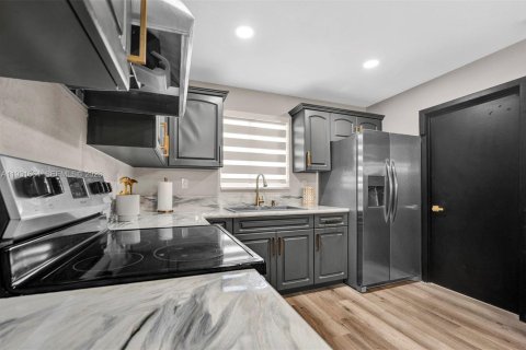 Villa ou maison à louer à Miami Gardens, Floride: 3 chambres № 1997910 - photo 9