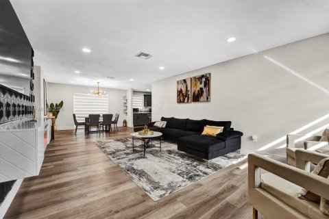 Villa ou maison à louer à Miami Gardens, Floride: 3 chambres № 1997910 - photo 13