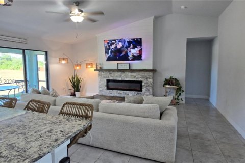 House in Lehigh Acres, Florida 4 bedrooms № 2068883 - photo 9